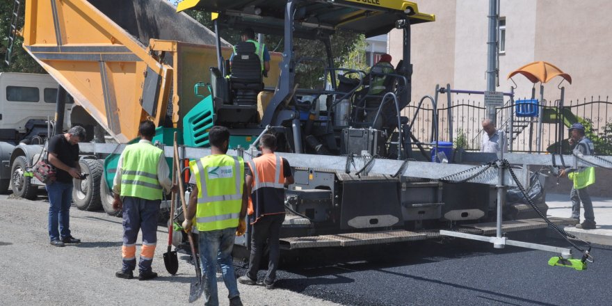 Kars'ta Karayolları Bölge Müdürlüğü yolları nakış gibi işliyor