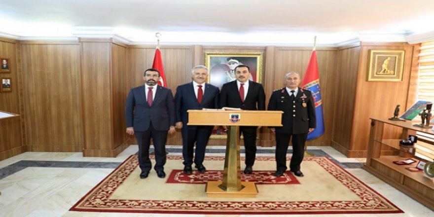 Vali Öksüz ve Milletvekili Arslan’dan İl Jandarma Komutanına ziyaret