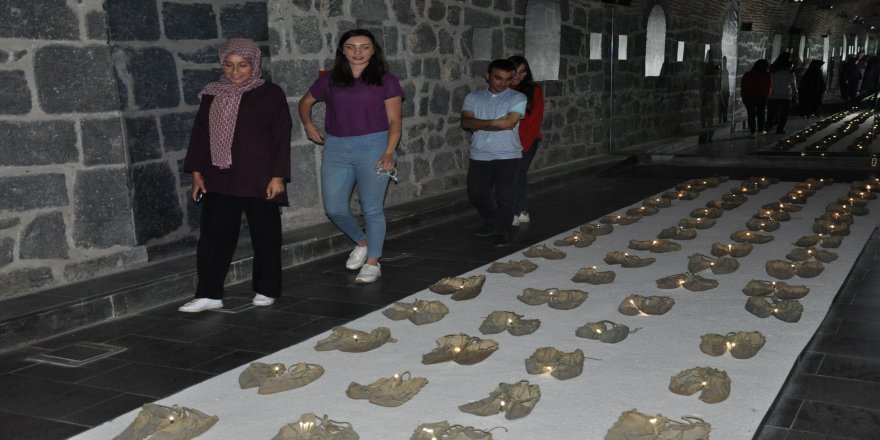 “Çarıklar” Kars’ta müzeyi gezenlere duygulu anlar yaşatıyor 