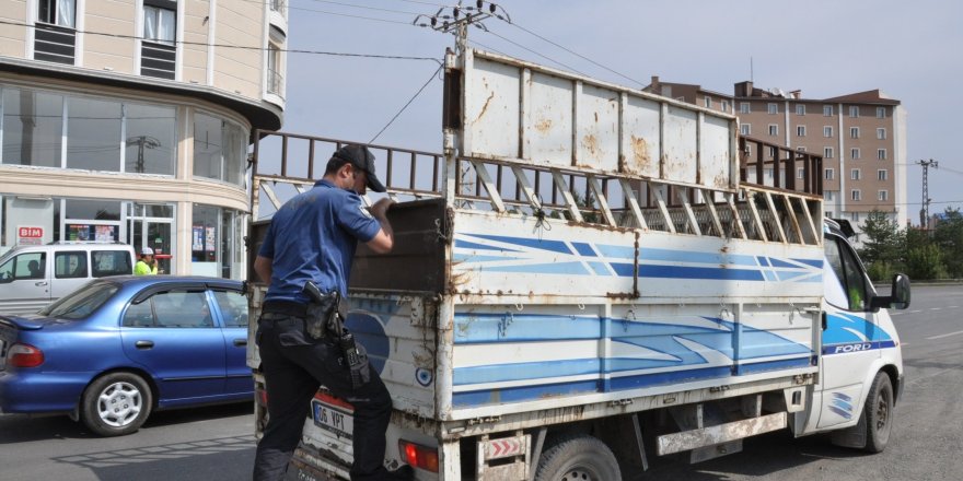  Kars’ta trafik ve asayiş uygulamaları devam ediyor