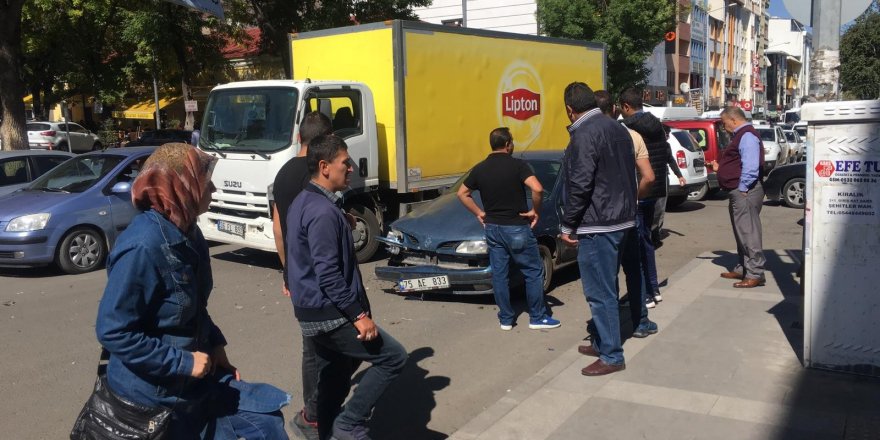  Kars’ta maddi hasarlı trafik kazası