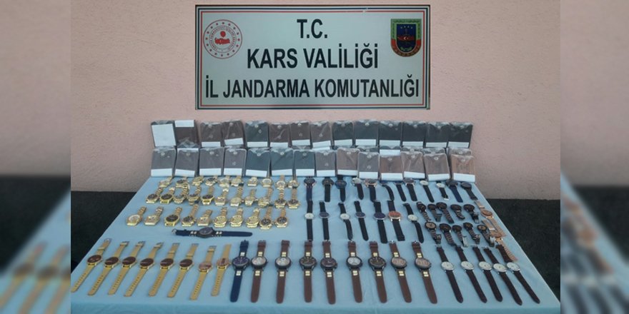 Jandarma kaçakçıya geçit vermedi