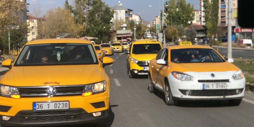 Karslı taksicilerden Barış Pınarı Harekatı'na destek