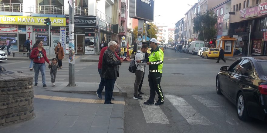 Kars polisi uygulamalı bilgilendirme yaptı