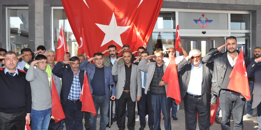 Kars’ta demiryolcular asker selamı verdi