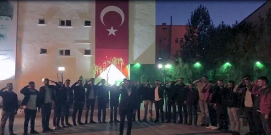 Kars, AK Gençlikten Mehmetçiğe asker selamı