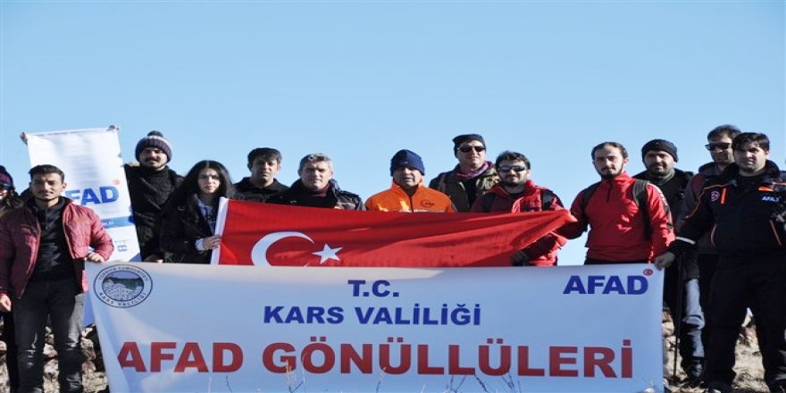 Kars’ta AFAD gönüllüleri Yahni Dağına tırmandı