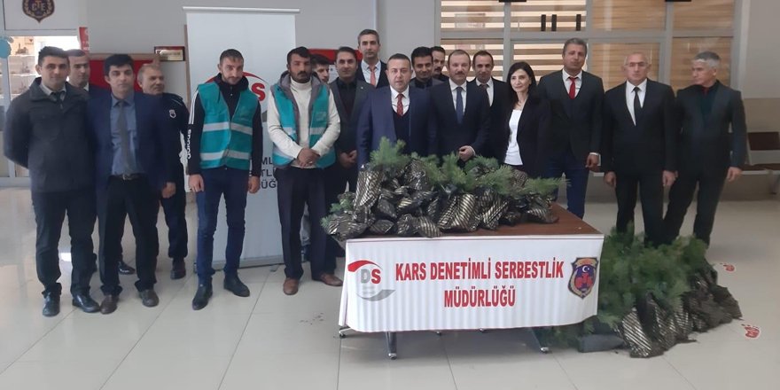 Kars Cumhuriyet Başsavcılığı fidan dağıttı