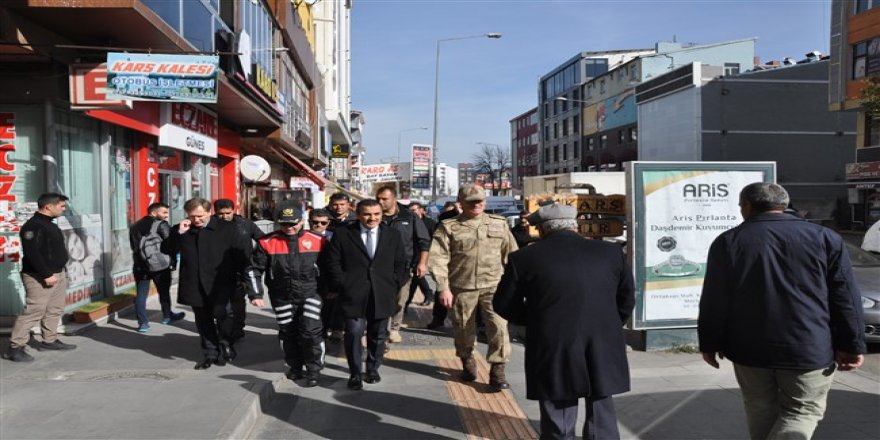 Vali Öksüz Kars’ı gezdi