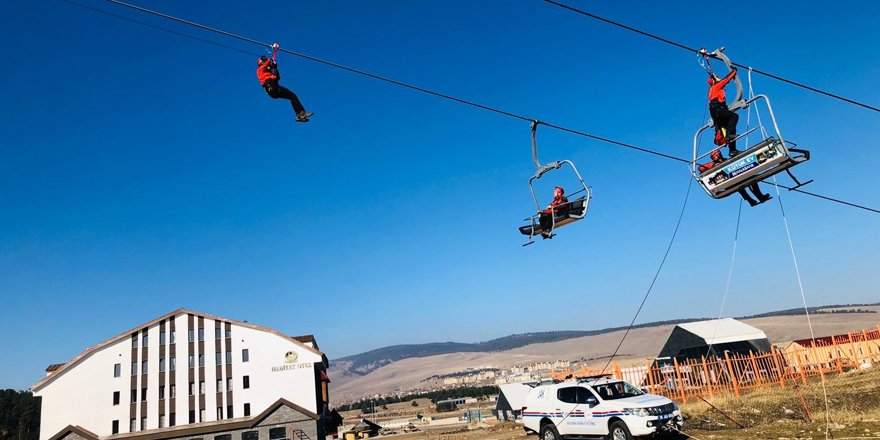 Sarıkamış Kayak Merkezi'nde teleferikte kurtarma tatbikatı