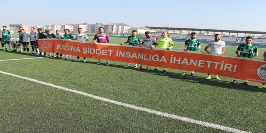 Kars 36 Spor oyuncuları kadına şiddete 'dur' dedi