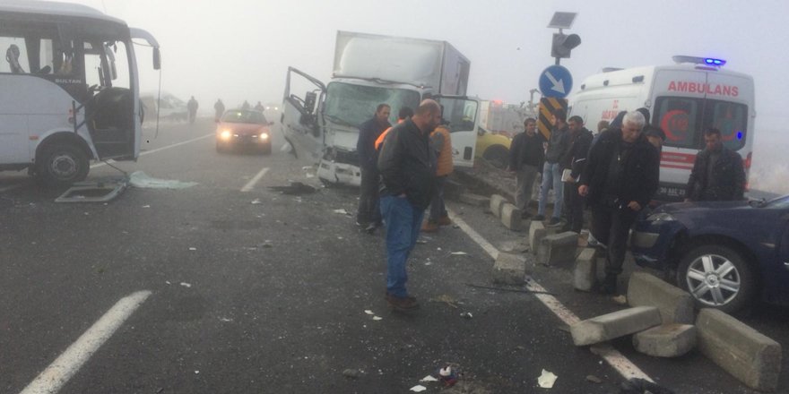 Kars’ta zincirleme trafik kazası: 12 yaralı
