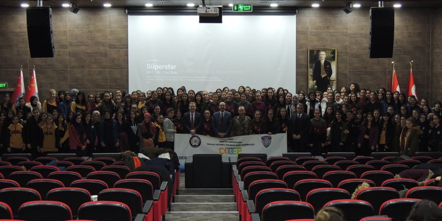 Kars polisinden sinema etkinliği