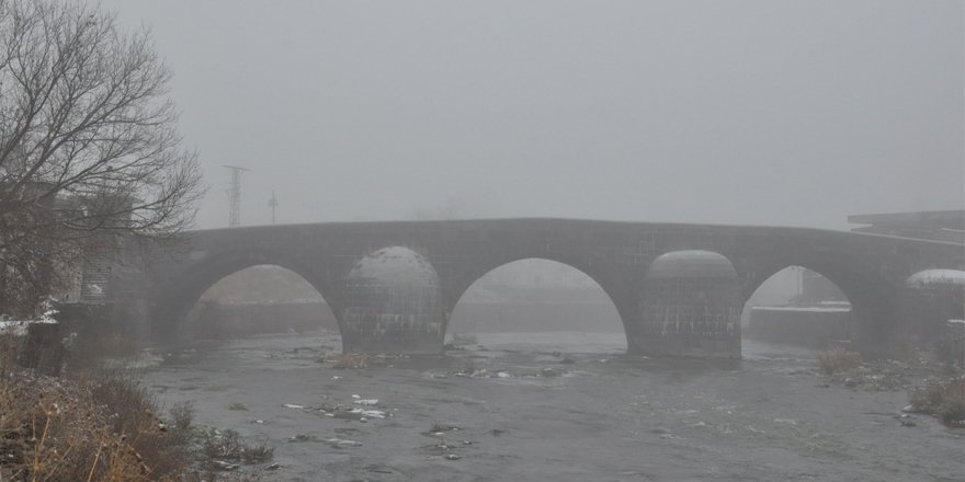 Kars’ta yoğun sis etkili oluyor