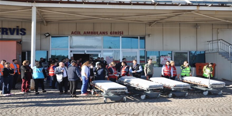 Kars’ta senaryo gereği trafik kazası meydana geldi: 50 yaralı var!