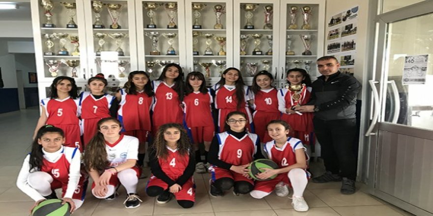 Cevriye Tatış Ortaokulu Yıldız Kızlar Basketbolda il birincisi oldu