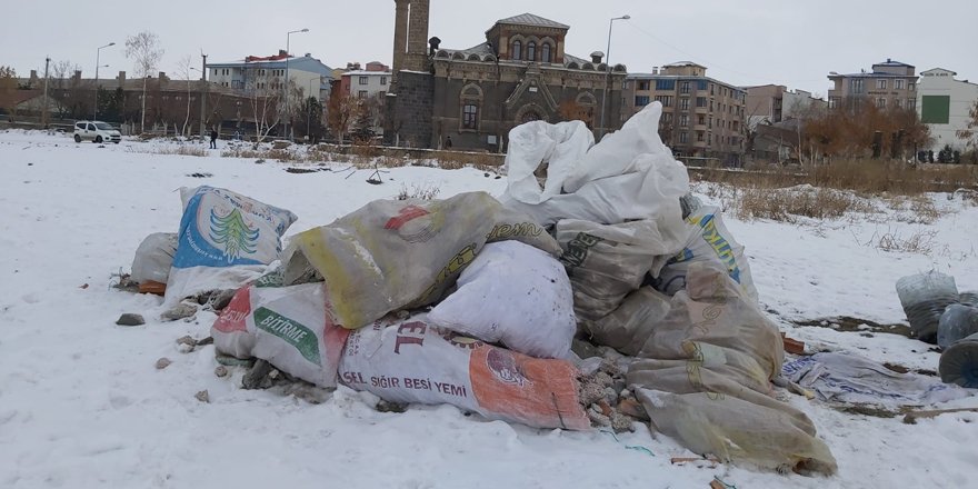 Millet Bahçesinin yeri moloz yuvası oldu!