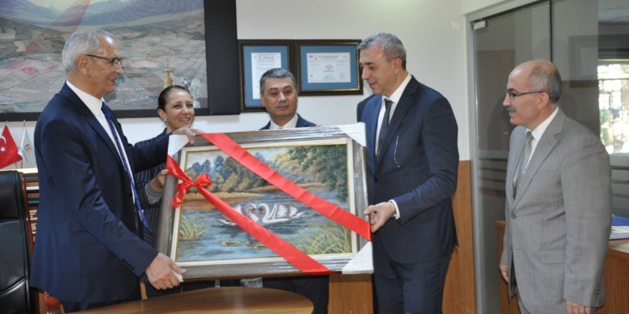 Hayırsever Karslı iş adamı Cemil Yıldırım'dan Büyük Bağış