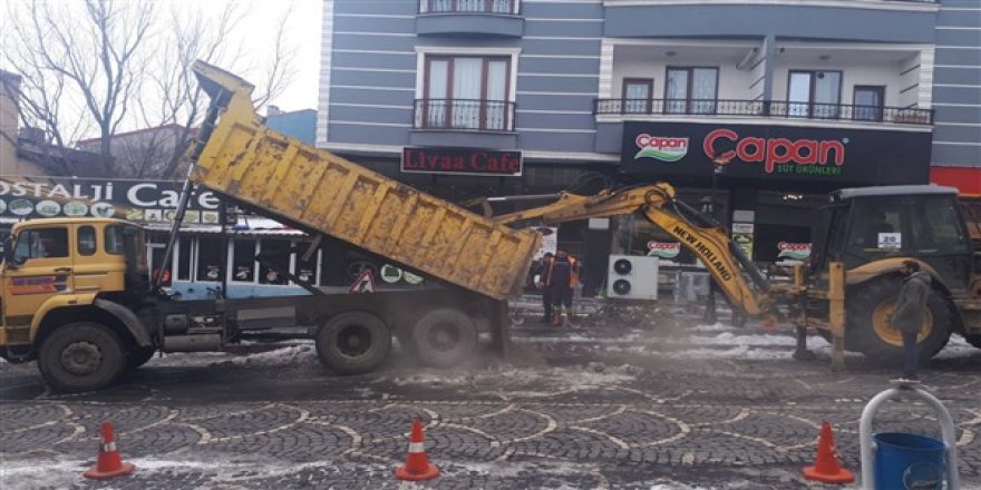 Belediye ekiplerinden zorlu mesai!