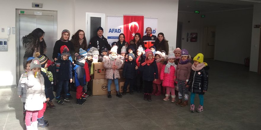 Karslı öğrenciler depremzedelere yardım elini uzattı