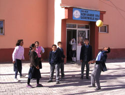İngilizce Öğretmeni Bekliyorlar