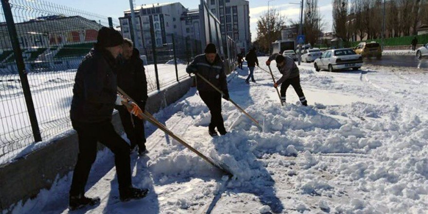 Kars Belediyesinden karla mücadele çalışması