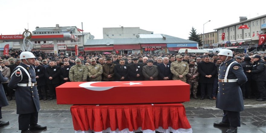 Çığ altında kalan şehidimiz toprağa verildi