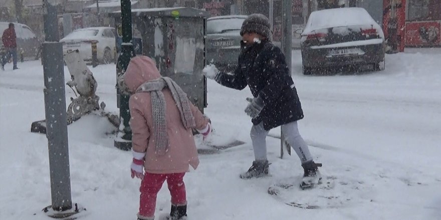 Sarıkamış ve Kağızman’da okullara kar tatili