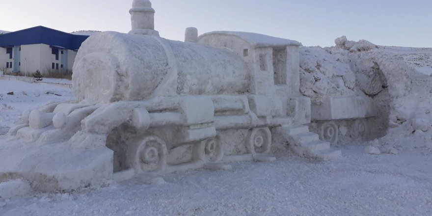 Kardan heykelini yaptıkları Doğu Ekspresi’nin Ardahan’a da gelmesini istiyorlar