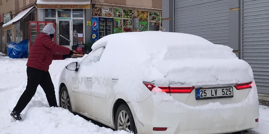 Sarıkamış’ta yoğun kar yağışı etkili oluyor