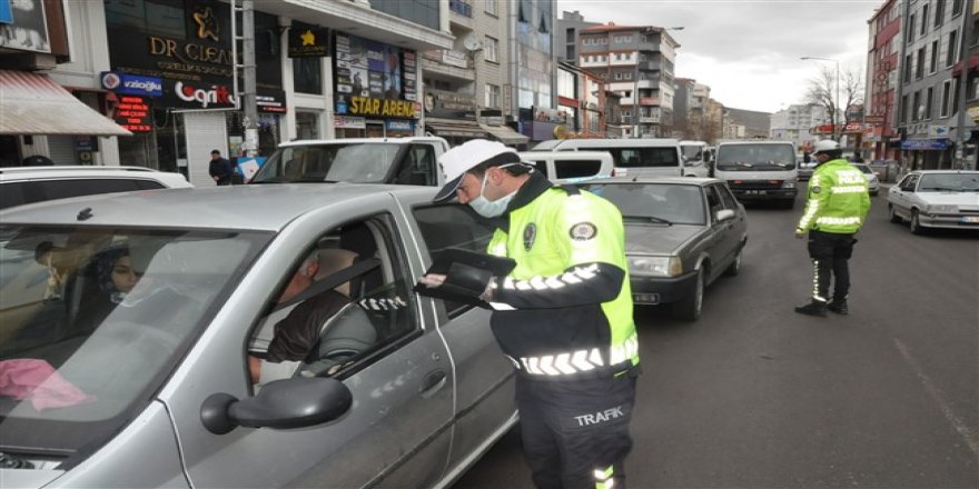 Kars’ta trafik ekiplerinden koranavirüs tedbiri