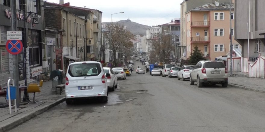  Kars’ta sokaklar boşaldı