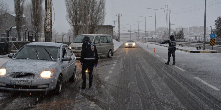 Sarıkamış’ta yoğun kar yağışı altında korona uygulaması