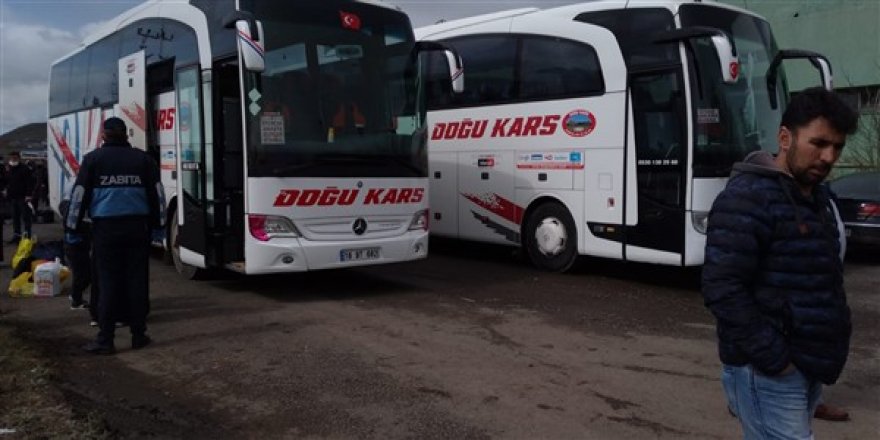 Özel izin verilen vatandaşlar, otobüslerle Kars’tan ayrıldı