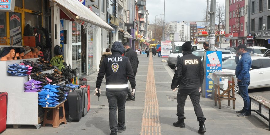 Kars’ta gençler yasakla birlikte evlere kapandı