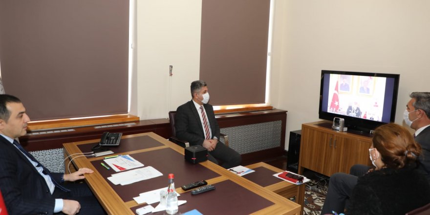 Vali Türker Öksüz, Aile ve Çalışma Bakanı Selçuk ile video-konferans toplantısına katıldı