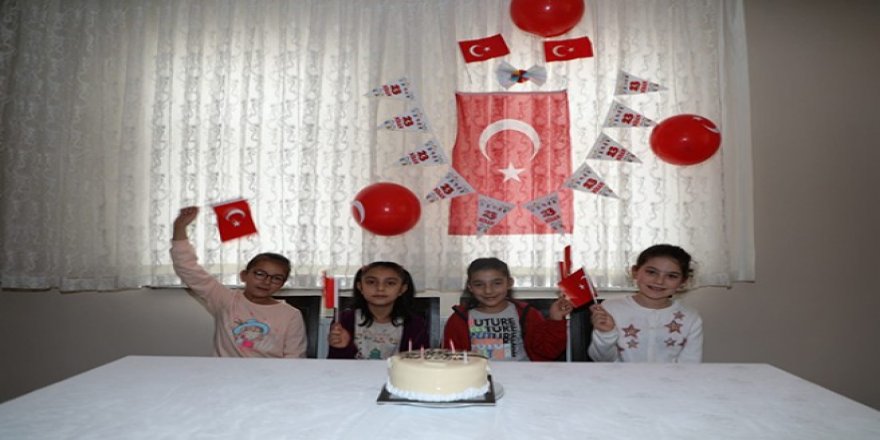 Vali Türker Öksüz, sevgi evlerindeki çocuklara hediyeler gönderdi