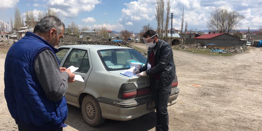 Kars Vefa Sosyal Destek Grubu maske dağıtımı devam ediyor