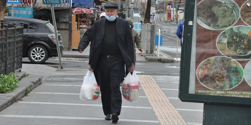 65 yaş üstü vatandaşlar sokağa çıktı!