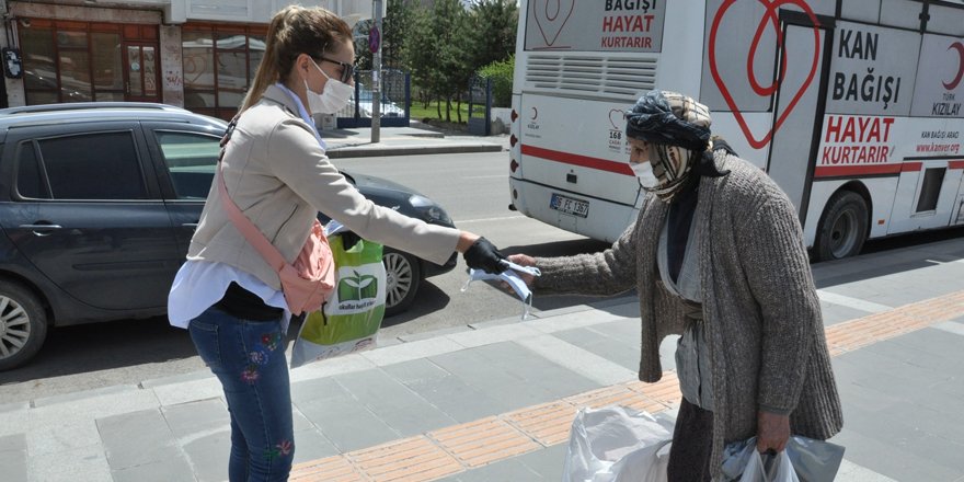 Kars’ta 65 yaş ve üstü vatandaşlar bir hafta arayla sokağa çıktı