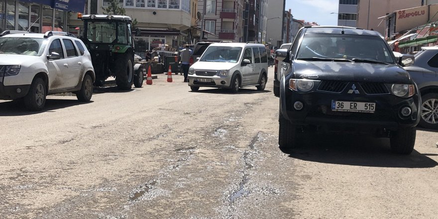 Kars’ta cadde ve kaldırımlar işgal altında