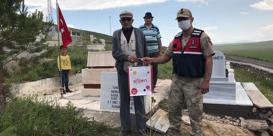 Sarıkamış’ta jandarma şehit babalarını unutmadı