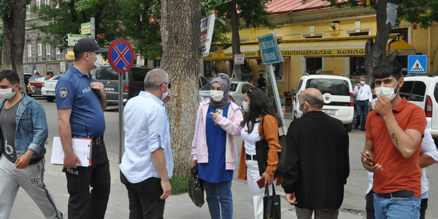 Kars’ta maske takmayanlara ceza yağdı!