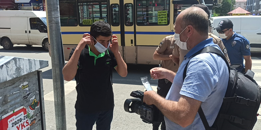 Kars’ta polis uyardı, gazeteci maske verdi!