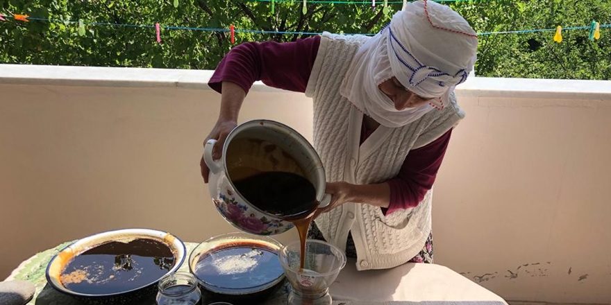 Cumhurbaşkanı Erdoğan ‘her sabah içiyorum’ deyince, dut pekmezi taleplerine yetişemez oldular