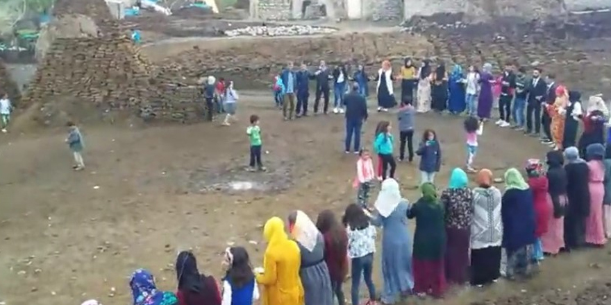 Kars’ta köy düğünlerinde kurallar yok sayılıyor