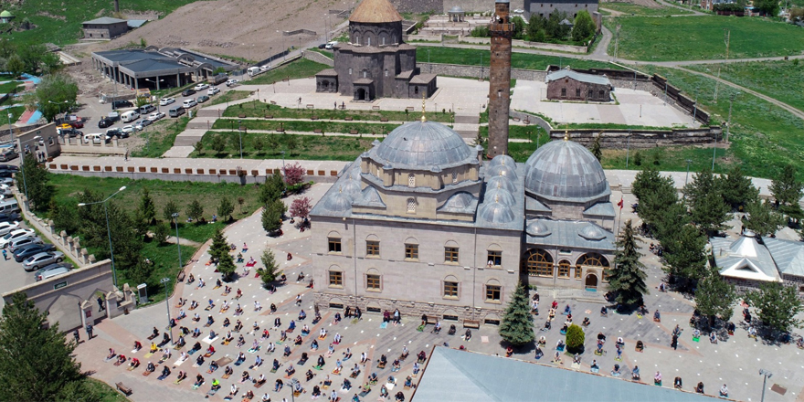 Kars’ta camilerdeki abdesthane, şadırvan ve tuvaletler açıldı