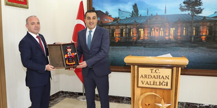 Vali Türker Öksüz, Ardahan Valisi Hüseyin Öner’i ziyaret etti