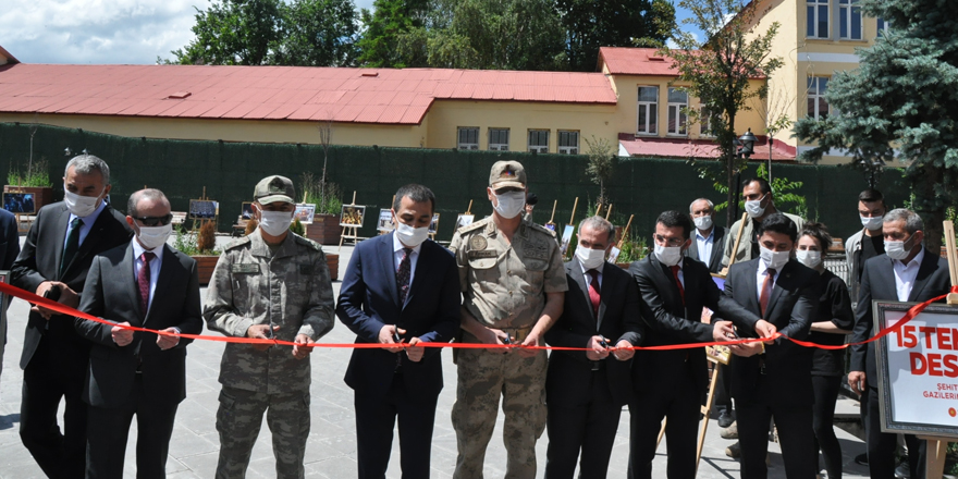 Kars’ta 15 Temmuz resim sergisi açıldı