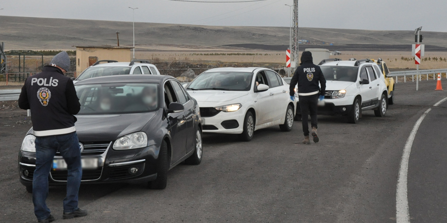 Kars’ta ev karantinasından kaçan şahıs polise yakalandı